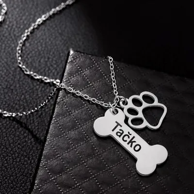Personalizirana ogrlica s kostjo in tačko ter osebno gravuro